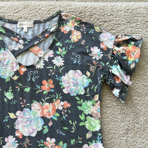 Short Sleeve Floral Top - Picture 3 of 6